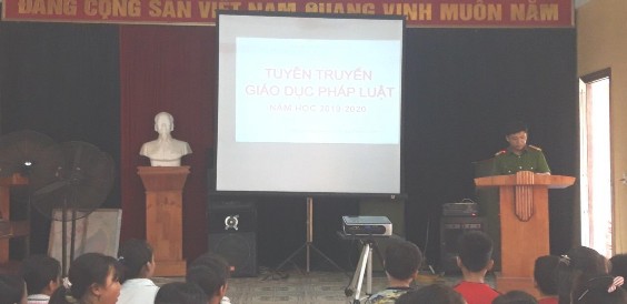 Hình 13 Công an huyện tuyên truyền pháp luật cho học sinh nhà trường 15