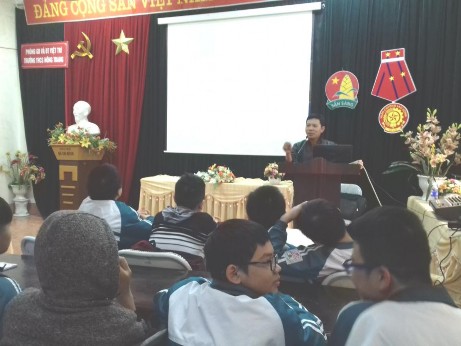 Hình 2 Tiết học tiêu biểu về giáo dục giới tính Hình 3 Chuyên đề ngoại khóa 2