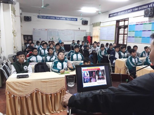 Hình 3 Chuyên đề ngoại khóa về giáo dục giới tính Hình 4 Giáo dục sức khỏe 3