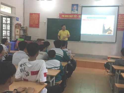 Hình 6 Sinh hoạt chuyên đề tuổi dạy thì Hình 7 Sinh hoạt chuyên đề Chăm sóc 2