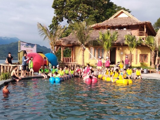 Trò chơi dưới bể bơi Page Facebook quảng cáo 1