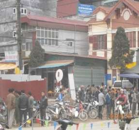 Hình 11 Những người thanh niên người thiểu số tham gia làm nghề bốc vác thị 11