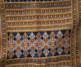 Hình 25 Hoa văn truyền thống của người Hmông được thêu bằng tay Ảnh nguồn 13