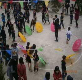 Hình 29 Màn múa ô và thổi khèn nhảy múa của các em thiếu nhi người Hmông Ảnh 18