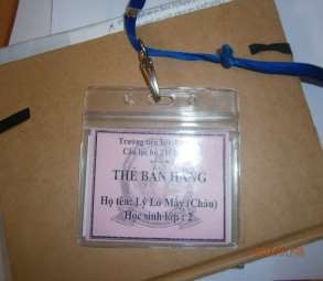 Hình 31 Học sinh được nhà trường cấp cho thẻ bán hàng tại quầy hàng của 19