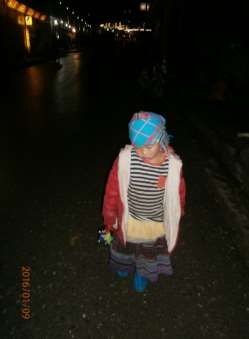 Hình 53 Các em đếm tiền và bắt đầu tính tổng rồi phân chia nhau Ảnh nguồn 10