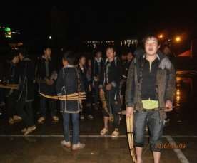 Hình 51 Khi khách du lịch xem biểu diễn nhưng không cho tiền thì không biểu diễn 7