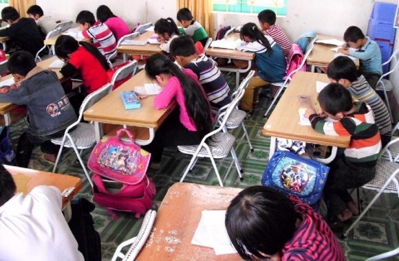 Học sinh lớp 3B hoàn thành phiếu học tập kết thúc đợt thực nghiệm sư phạm 8