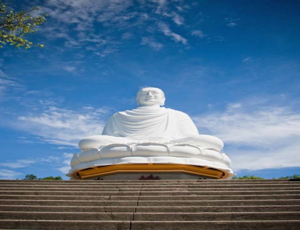 Hình 2 11 Tượng Phật trắng Chùa Long Sơn Các di tích lịch sử của vương quốc 6