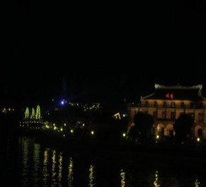 Hình 2 2 vẻ đẹp Thành Phố về đêm Nguồn Ảnh chụp của tác giả 25 5 2015 2 3 1 2