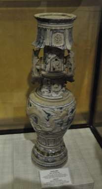 1 14 Chân đèn bằng gốm thời Mạc Bảo vật quốc gia Bảo tàng Nam Định 1 15 13