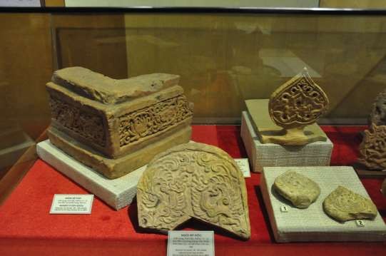 1 16 Hiện vật gạch đất nung thời Trần Bảo tàng Nam Định 15