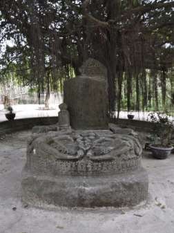 1 3 Đế bia rồng ổ thời Lý ở chùa Nề chùa Phi Lai dưới chân núi Chương Sơn 1 3