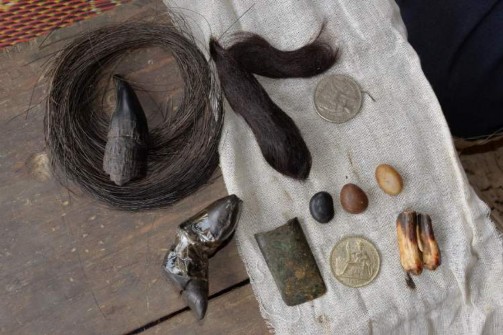 Ảnh Vật thiêng trong khụt xanh túi bùa của ông Một Lò Văn Phương Nguồn Tác 8