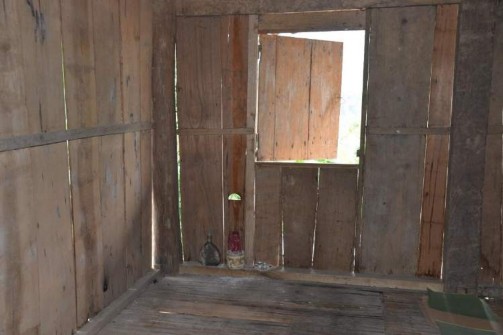 Ảnh Gian thờ tổ tiên hỏng hóng trong nhà người Thái đen Nguồn Tác giả Thuận 12