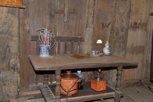 Ảnh Bàn thờ tổ tiên trong gian hóng nhà người Thái đen Nguồn Tác giả Thuận 13