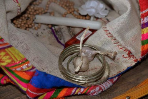 Ảnh Vật trong túi thiêng khụt xanh của bà Một Lò Thị Nơi Nguồn Tác giả 2