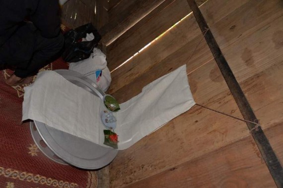 Ảnh Dải vải trên mâm cúng tại gian thờ tổ tiên hỏng hóng Nguồn Tác giả 6