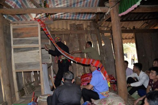 Ảnh Dải vải trong lễ cúng vào nghề mo Một Nguồn Tác giả Thuận Châu 2 2019 8