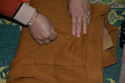 Ảnh Lồng xiên kim vào áo của hai vợ chồng để người chồng quay về với vợ 12