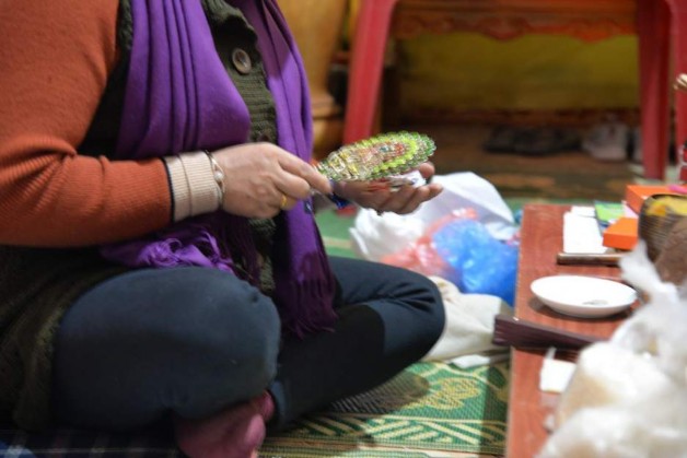 Ảnh Dùng gương 36 phép bùa chiếu lên ảnh của con nợ Nguồn Tác giả Mộc Châu 15