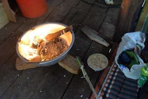 Ảnh Rang thóc trong chậu trừ ma Nguồn Tác giả Thuận Châu 7 2018 Ảnh Túi đựng 4