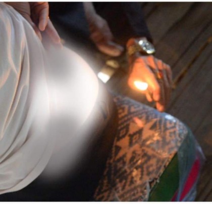 Ảnh cắt từ clip Đốt nến hơ quanh chỗ đau cho người bệnh Nguồn Tác giả 8