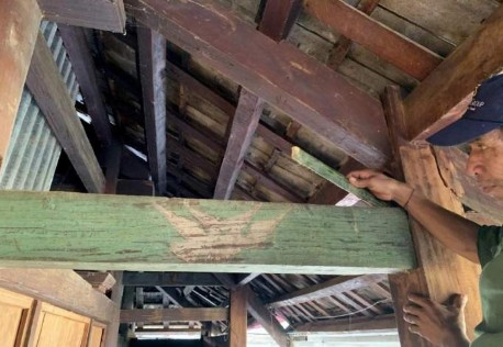 Ảnh Đặt thanh tre có hồn người chết lên gác phía bên ngoài Nguồn Tác giả 11