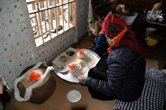 Ảnh Bà Một cúng trong lễ Pành khuần sửa hồn Nguồn Tác giả Thuận Châu 11 2016 11