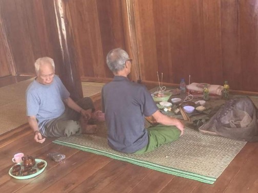 Ảnh Hai ông mo cúng gọi hồn vía đi lạc về nhà Nguồn Tác giả Mộc Châu 9 2019 14