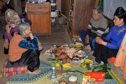 Ảnh Đồ lễ Mâm cúng trong lễ xú khuân thết hồn Nguồn Tác giả Thuận Châu 11 4