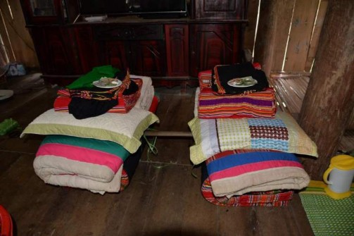 Ảnh Đồ lễ Mâm vải chăn gối đệm trong lễ xên kẻ giải hạn Nguồn Tác giả 7