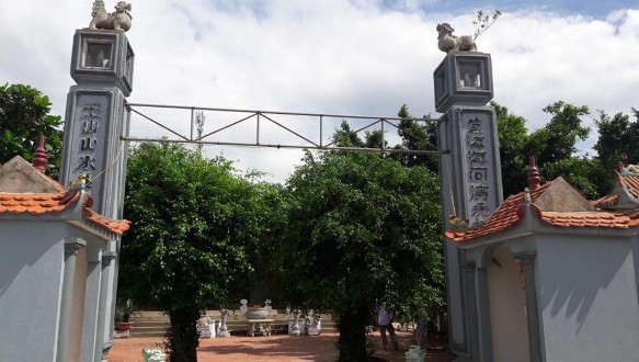 Ảnh 4 Cổng chính đền thờ Tứ Vị thánh nương Quang Trung Thôn Bắc Sơn Nguồn 4