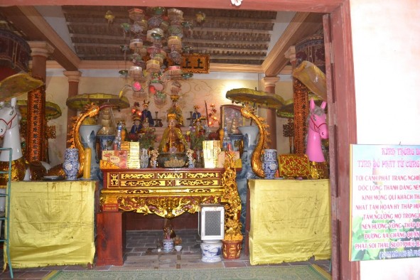Ảnh 7 Bên trong đền thờ Tứ Vị thánh nương Quang Trung Nguồn NCS 2016 Ảnh 8 Bên 7