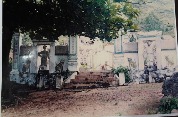 Ảnh 18 Lăng Thánh Bà trước khi được xây dựng năm 1999 Nguồn ông Nguyễn Văn 12