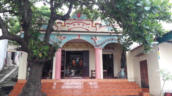 Ảnh 19 Lăng Thánh Bà Thôn Nam Sơn Nguồn NCS 2018 Ảnh 20 Cổng phía bên đường cái 14