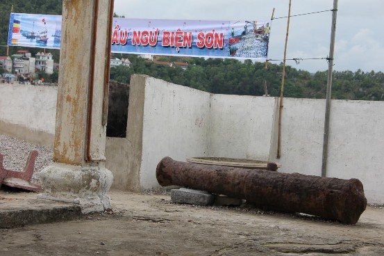 Ảnh 12 Súng thần công đền Tứ Vị thánh nương Quang Trung đây là hiện vật còn 4