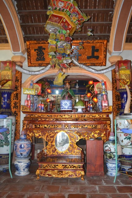 Ảnh 15 Bên trong Đền thờ Quan Sát Hải đại vương Nguồn NCS năm 2018 Ảnh 16 Bên 9