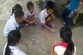 b Nói về hoạt động của các bạn HS trong giờ ra chơi BT2 Em hãy chuyển các câu 3