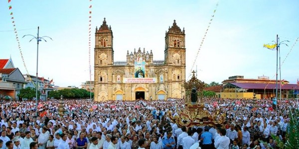 MỘT SỐ HÌNH ẢNH NHÀ THỜ PHÚ NHAI MỘT SỐ HÌNH ẢNH NHÀ THỜ KIÊN LAO 2