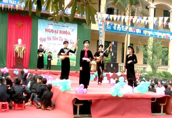 Tác giả phỏng vấn một số học sinh các em đều cảm thấy rất vui và thích 1