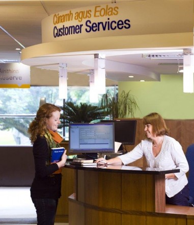 Quầy dich vụ bạn đọc 4