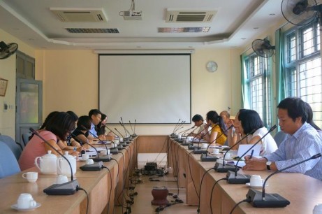 149 Trung tâm Thông tin Thư viện và Khoa Quốc tế họp về hợp tác tăng cường 14