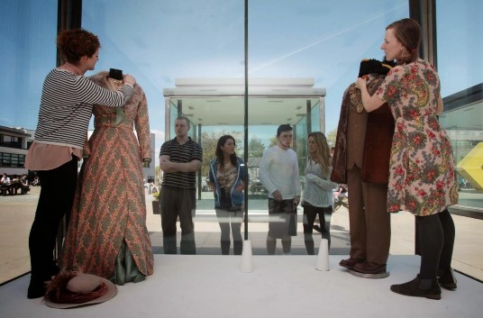 Triển lãm Lịch sử Galway 146 Màn hình LCD chiếu các đoạn phim giới thiệu và 7