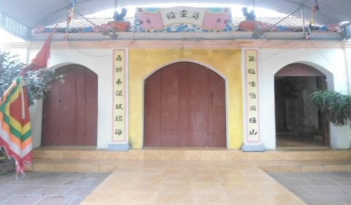 2 Đền Quan Lớn Thống hiện nay Người chụp Lê Thị Mỹ Huyền Tác giả luận 2