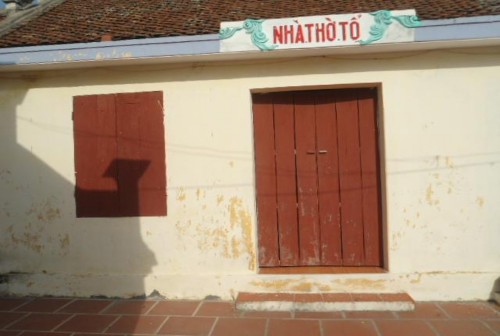 16 Nhà thờ tổ tại chùa Phấn Vũ Người chụp Lê Thị Mỹ Huyền Tác giả luận 15