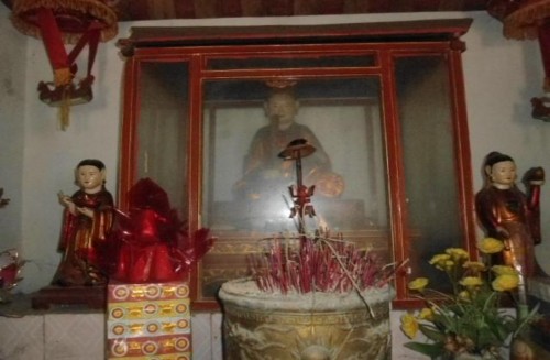 10 Ban thờ Mẫu tại chùa Phấn Vũ Người chụp Lê Thị Mỹ Huyền Tác giả luận 8