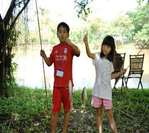 Hình 2 8 Các hoạt động vui chơi giải trí trong KDL Hình 2 9 Tượng đài Cự Thạch 11