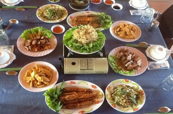 Hình 2 10 Thực đơn trong KDL Hình 2 11 Vườn trái cây Nam Bộ 13