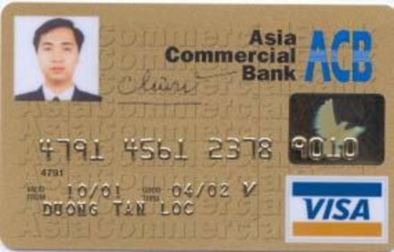 Biểu tượng của thẻ MasterCard bao gồm 2 phần Thứ nhất Là phần hologram tức 1